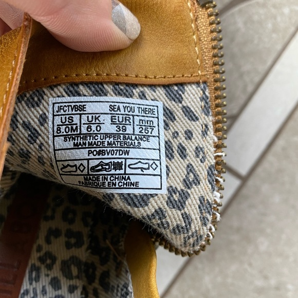 Billabong bootie NWOB - Picture 4 of 6